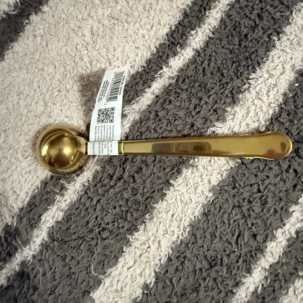 NWT New Dolly Parton Gold Coffee Scoop
with Clip